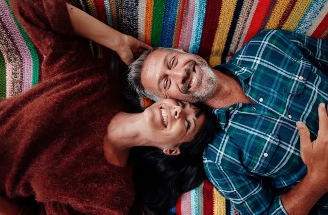 "Y&ecirc;u" l&uacute;c n&agrave;o thăng hoa nhất? Đ&aacute;p &aacute;n t&ugrave;y theo độ tuổi- Ảnh 2.