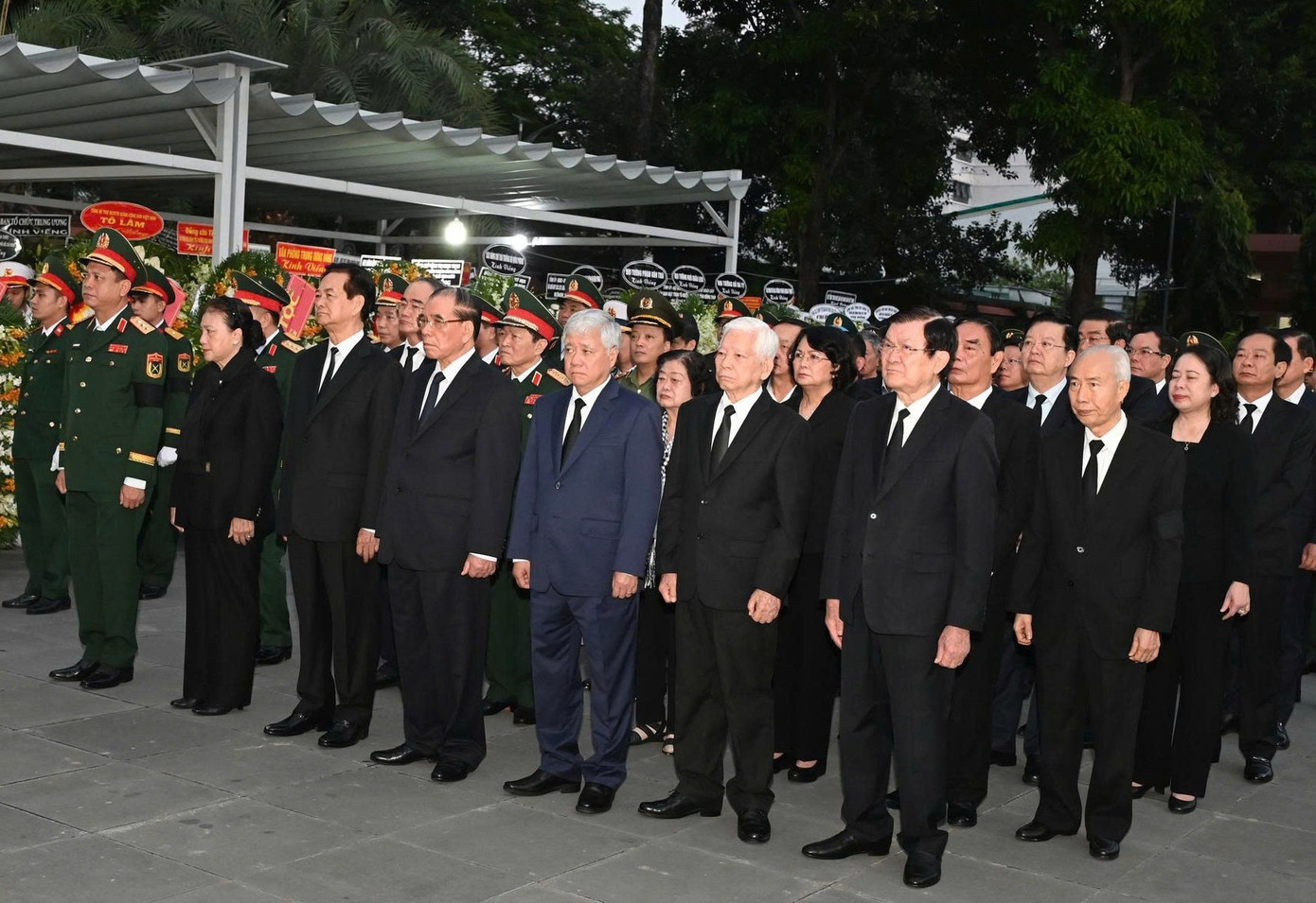 L&atilde;nh đạo viếng Đại tướng L&ecirc; Văn Dũng: Lễ tang cấp Nh&agrave; nước đầy x&uacute;c động - Ảnh 1.