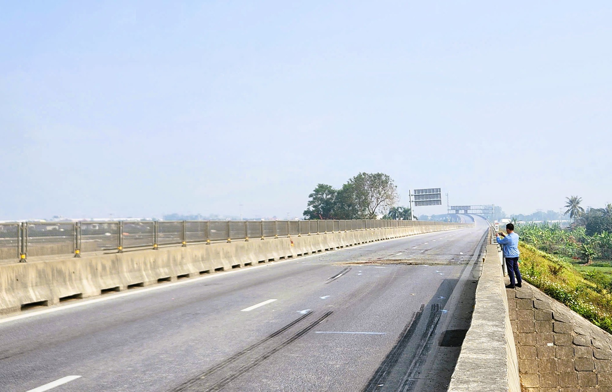 Tai nạn giao thông thảm khốc trên cao tốc Bắc - Nam khiến 4 người chết , 6 người bị thương - Ảnh 5.