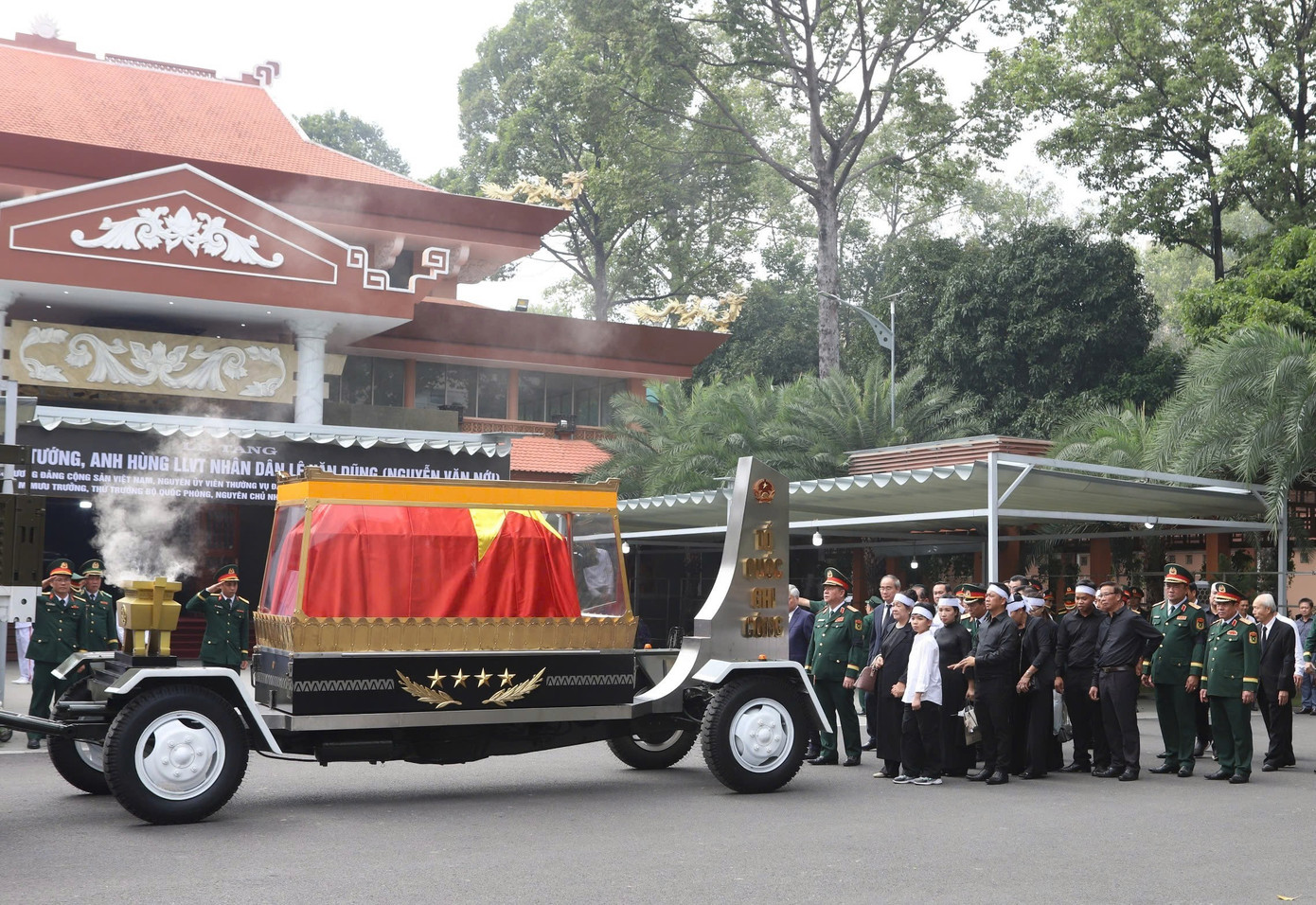 Tiễn đưa Đại tướng L&ecirc; Văn Dũng: Lễ an t&aacute;ng v&agrave; tưởng niệm s&acirc;u sắc - Ảnh 10.