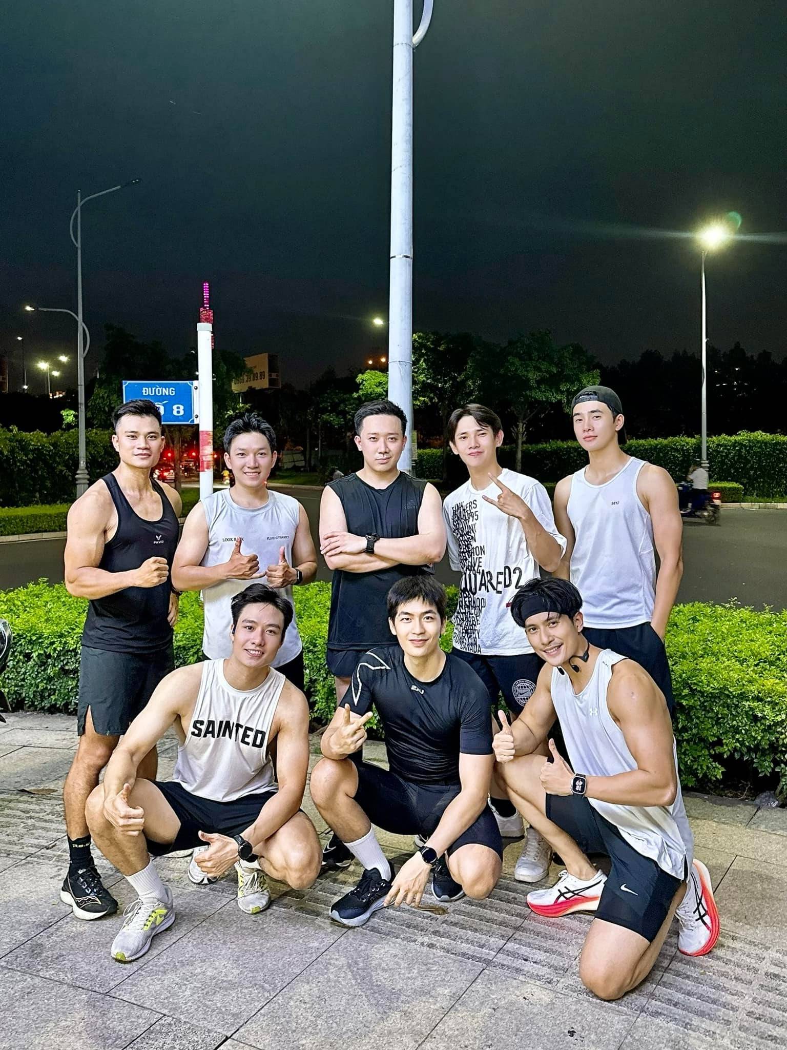 Bạn trai k&eacute;m 11 tuổi của Lệ Quy&ecirc;n kh&ocirc;ng d&aacute;m &ocirc;m hoa hậu Tiểu Vy: "T&ocirc;i sợ người y&ecirc;u nghĩ ngợi" - Ảnh 2.