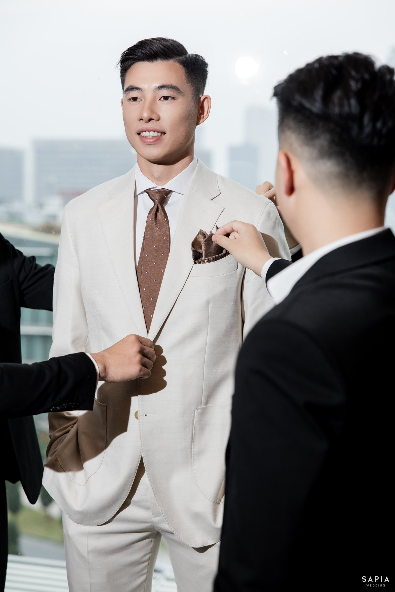 Ảnh cưới nét căng của thủ môn U23 Việt Nam và vợ thạc sĩ - Ảnh 7.