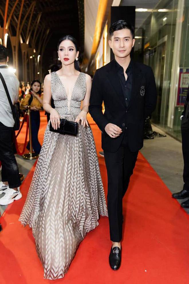 Bạn trai k&eacute;m 11 tuổi của Lệ Quy&ecirc;n kh&ocirc;ng d&aacute;m &ocirc;m hoa hậu Tiểu Vy: "T&ocirc;i sợ người y&ecirc;u nghĩ ngợi" - Ảnh 3.