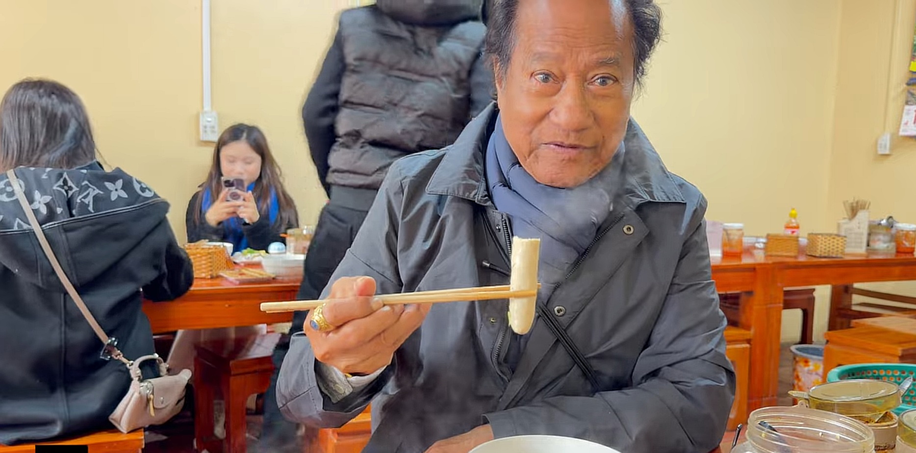 Người dân H'Mong ở Hà Giang gặp Chế Linh: "50 năm qua em đã nghe danh bác" - Ảnh 4.