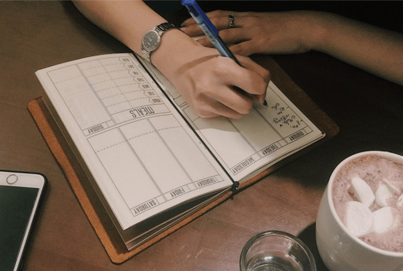 Mẹ chồng "ngồi vẽ" cho con d&acirc;u c&aacute;ch tiết kiệm m&agrave; n&agrave;ng d&acirc;u chỉ biết "&aacute; với ố" - Ảnh 1.