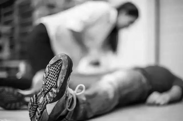 Người đ&agrave;n &ocirc;ng 52 tuổi tử vong d&ugrave; ng&agrave;y n&agrave;o cũng chạy bộ 5km, b&aacute;c sĩ chỉ ra 3 lỗi nhiều người mắc- Ảnh 1.