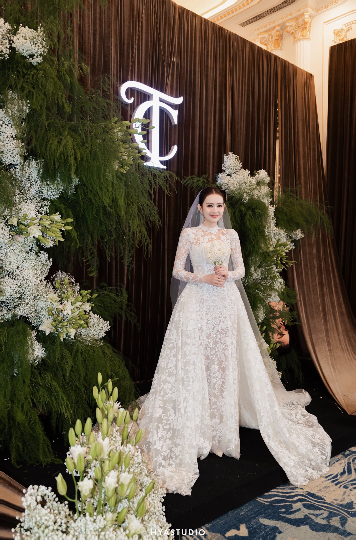 C&ocirc; g&aacute;i từng viral trong đ&aacute;m cưới Hoa hậu Đỗ H&agrave; l&ecirc;n xe hoa, nhan sắc c&ocirc; d&acirc;u ch&uacute; rể như x&eacute; truyện bước ra- Ảnh 7.