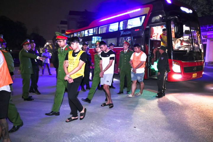 Đột kích đường dây lừa đảo xuyên quốc gia tại Campuchia , bắt giữ 205 người - Ảnh 1.