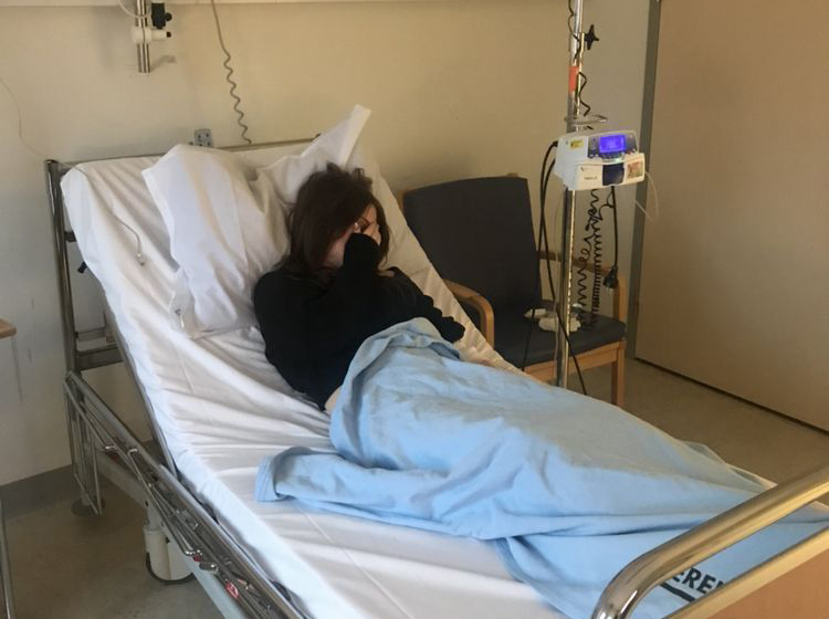 Nữ Sinh Viên 20 Tuổi Buộc Phải Cắt Bỏ Tử Cung Để 