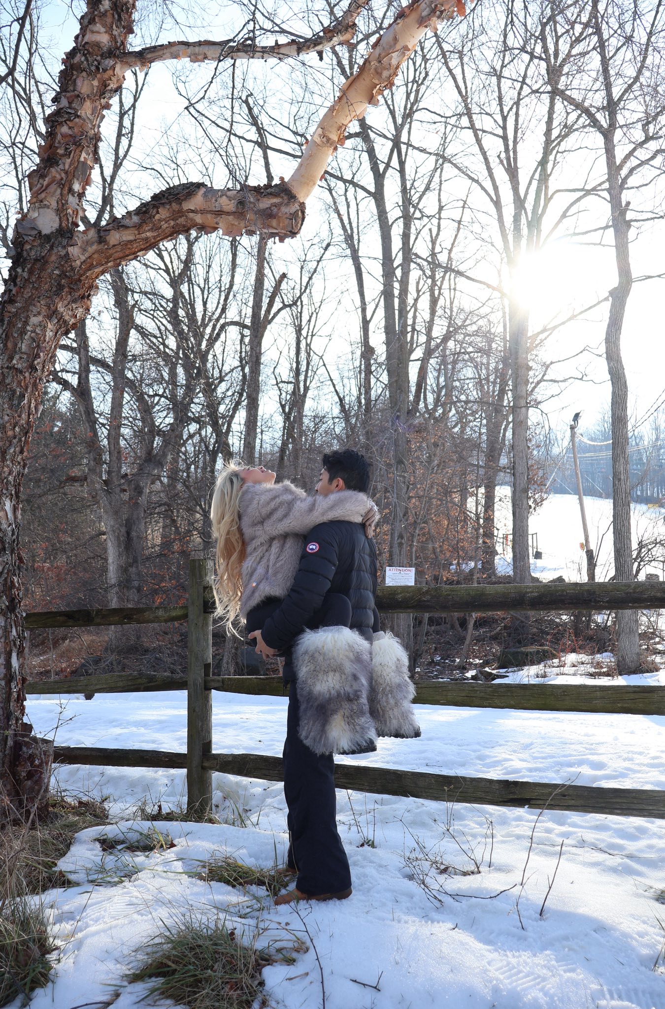 Louis Phạm lại "flex" sang chảnh, "xả kho" ảnh tình tứ bên bạn trai thiếu gia - Ảnh 4.