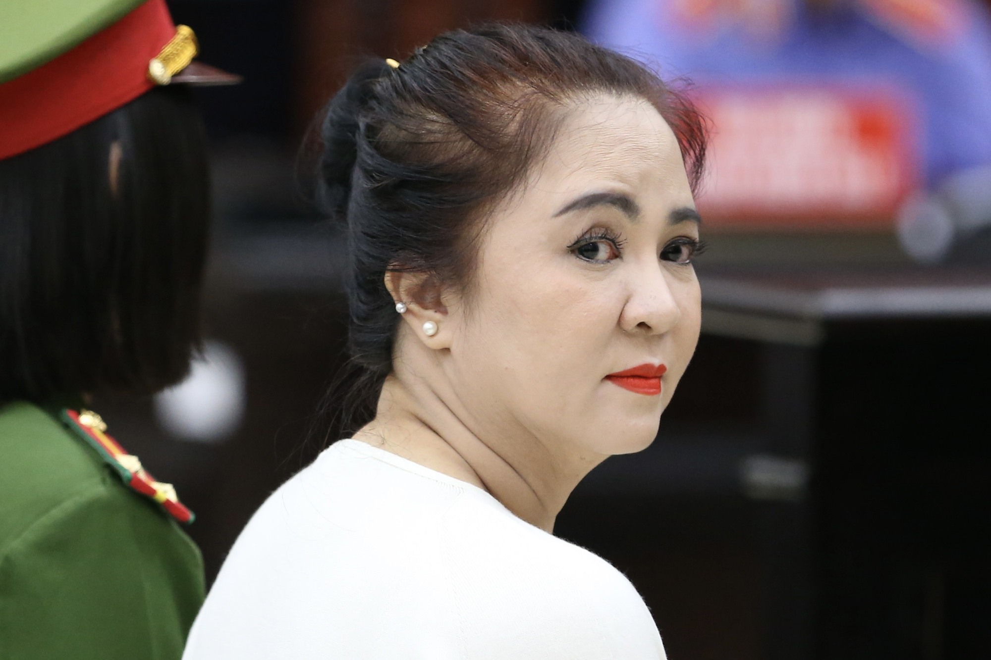 Nh&igrave;n lại những bản &aacute;n sau "drama" Nguyễn Phương Hằng - Ảnh 1.