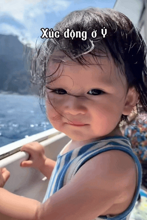 Kh&oacute;c ở Mỹ, ng&atilde; ở Paris..., c&ocirc; b&eacute; mới 3 tuổi đ&atilde; được "vi vu" khắp thế giới: Đ&uacute;ng l&agrave; "tuổi thơ dữ dội" khiến người lớn c&ograve;n phải ước ao - Ảnh 7.