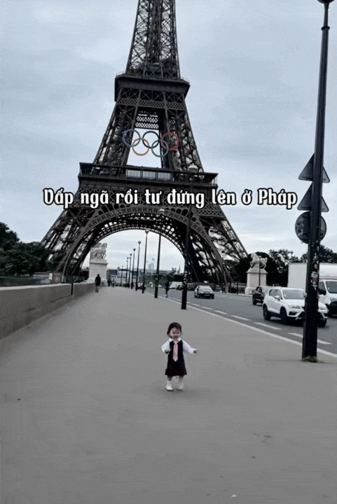 Kh&oacute;c ở Mỹ, ng&atilde; ở Paris..., c&ocirc; b&eacute; mới 3 tuổi đ&atilde; được "vi vu" khắp thế giới: Đ&uacute;ng l&agrave; "tuổi thơ dữ dội" khiến người lớn c&ograve;n phải ước ao - Ảnh 5.