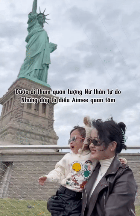 Kh&oacute;c ở Mỹ, ng&atilde; ở Paris..., c&ocirc; b&eacute; mới 3 tuổi đ&atilde; được "vi vu" khắp thế giới: Đ&uacute;ng l&agrave; "tuổi thơ dữ dội" khiến người lớn c&ograve;n phải ước ao - Ảnh 3.