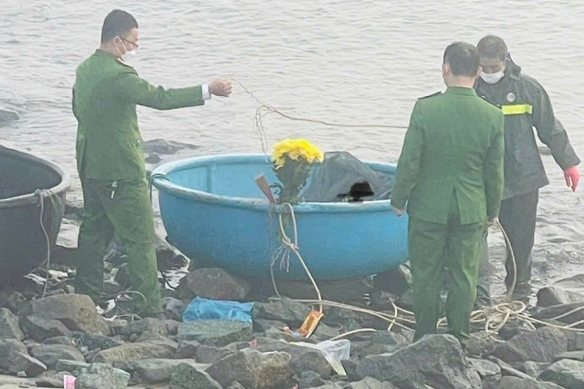 Ph&aacute;t hiện thi thể nam giới tr&ocirc;i dạt tr&ecirc;n biển H&agrave; Tĩnh - Ảnh 1.