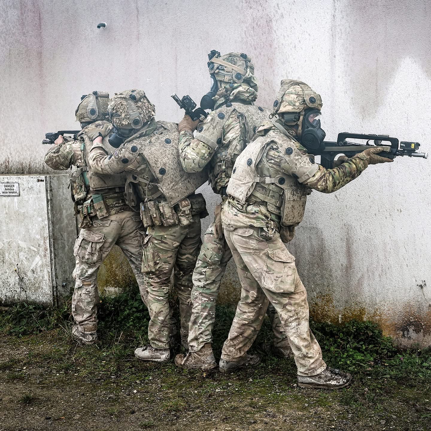 Những binh sĩ NATO đầu ti&ecirc;n đặt ch&acirc;n l&ecirc;n Greenland - Ảnh 9.