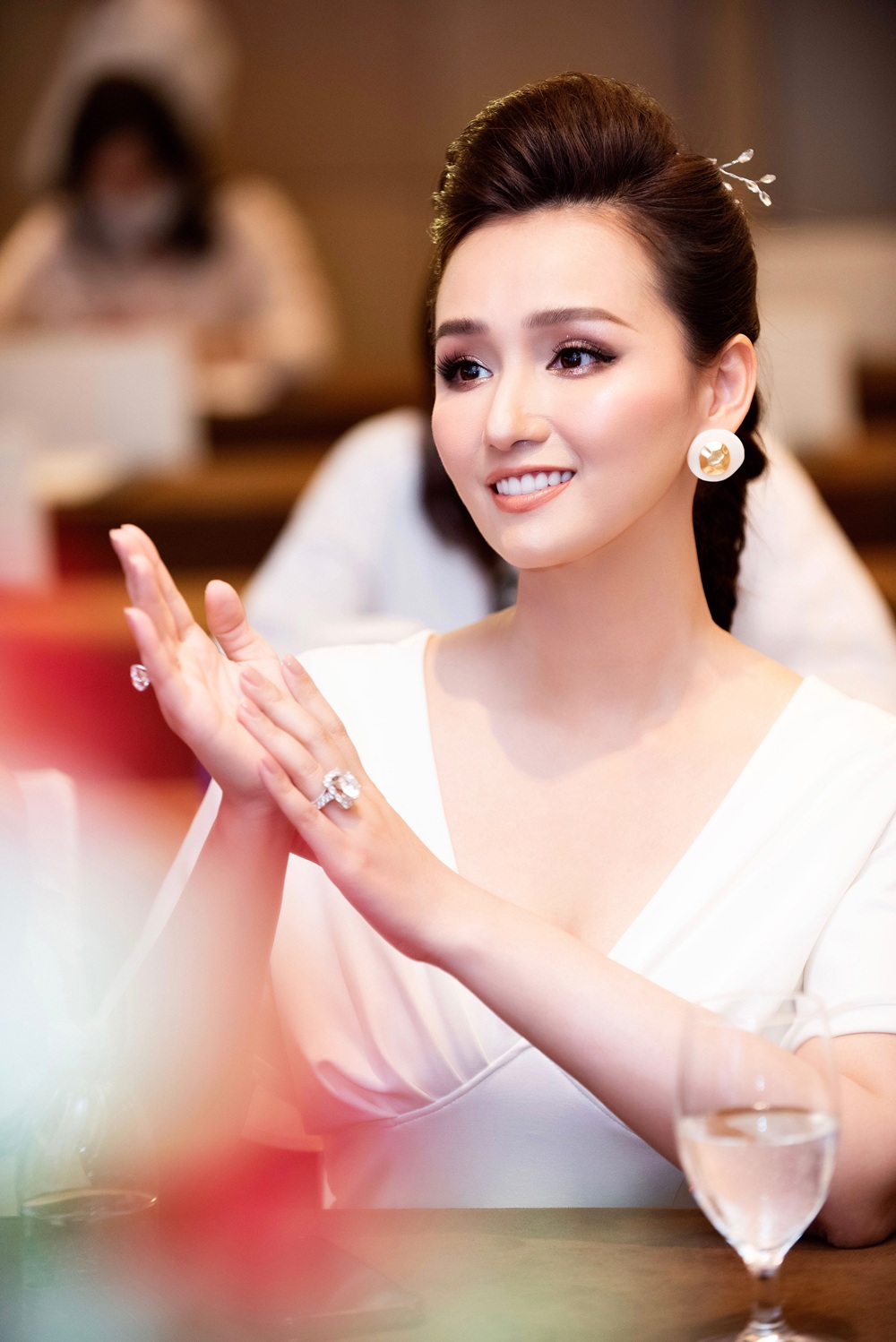 Nữ diễn vi&ecirc;n gi&agrave;u bậc nhất miền Bắc: 40 tuổi cực xinh đẹp, sở hữu chuỗi si&ecirc;u thị, th&iacute;ch chơi kim cương - Ảnh 4.