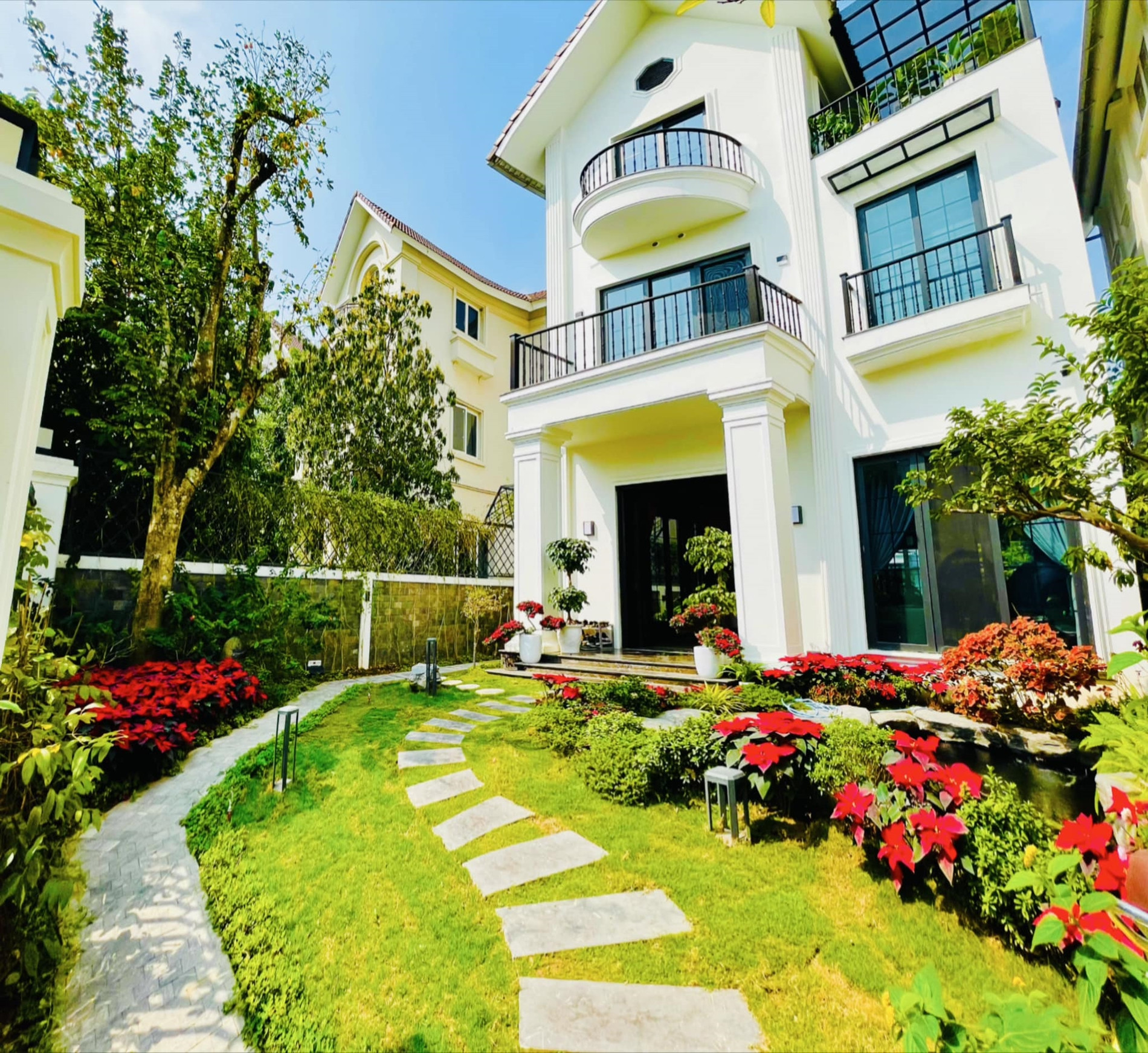 Nữ diễn vi&ecirc;n gi&agrave;u bậc nhất miền Bắc: 40 tuổi cực xinh đẹp, sở hữu chuỗi si&ecirc;u thị, th&iacute;ch chơi kim cương - Ảnh 6.