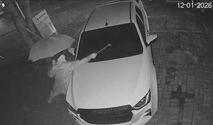 Vụ &ocirc; t&ocirc; bị đập ph&aacute;: Danh t&iacute;nh thủ phạm g&acirc;y chấn động tại Nghệ An - Ảnh 1.