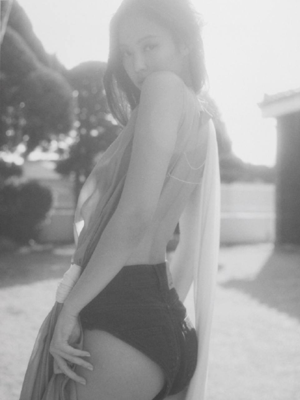 Sang tuổi 30, Jennie tung loạt ảnh khiến cả MXH phải ồn- Ảnh 4.