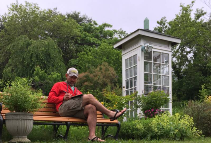 Bốt điện thọai gió ở Nhật Bản mang lại niềm an ủi cho những người chịu mất mát - Ảnh 1.