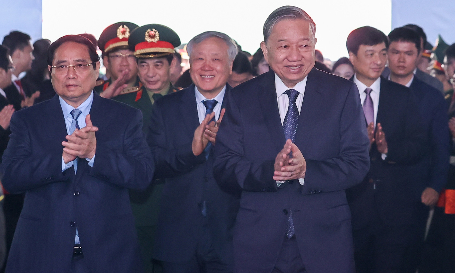 Tổng B&iacute; thư T&ocirc; L&acirc;m khởi c&ocirc;ng nh&agrave; m&aacute;y chip b&aacute;n dẫn đầu ti&ecirc;n tại Việt Nam - Ảnh 1.