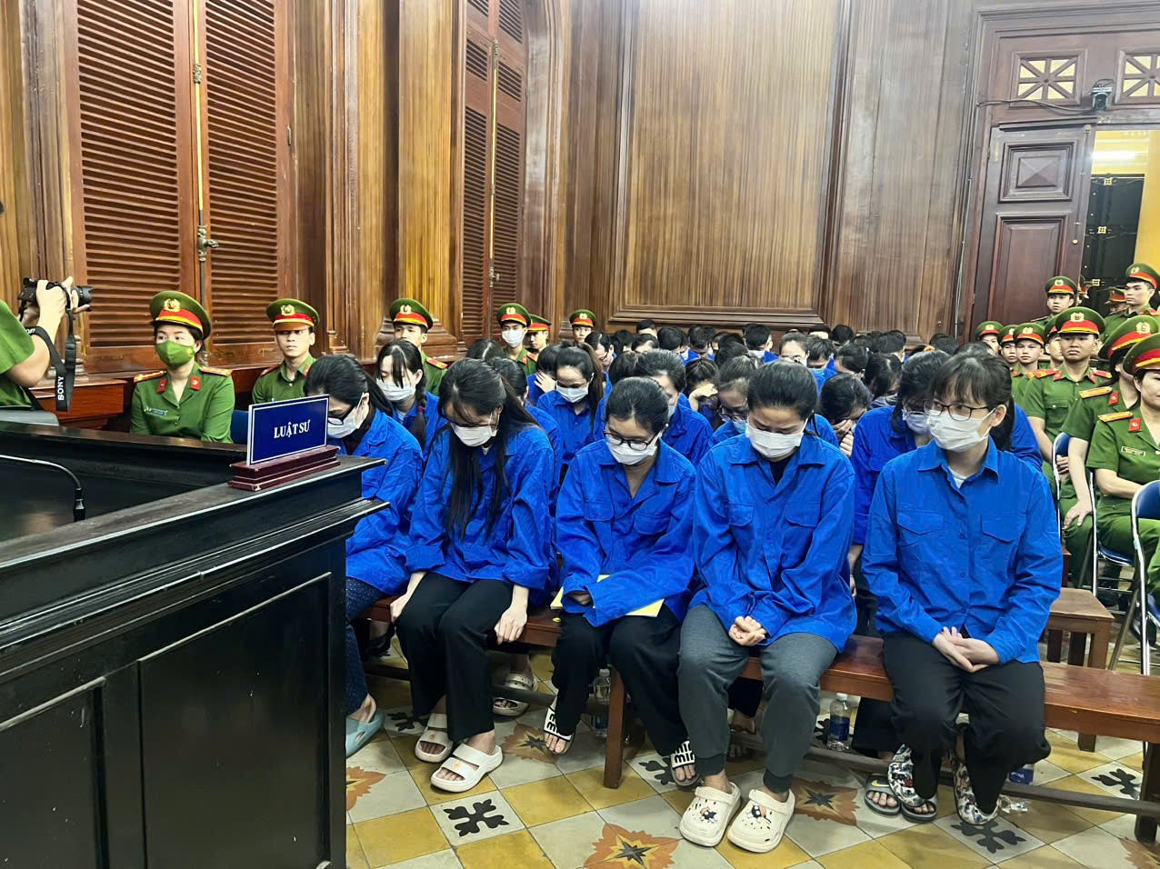 X&eacute;t xử vụ &aacute;n sữa giả Hiup v&agrave; kẹo Kera c&oacute; 100 bị c&aacute;o tại TAND TPHCM - Ảnh 4.