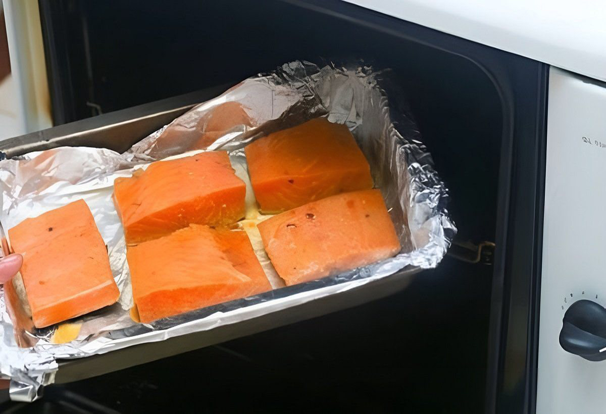 4 kiểu d&ugrave;ng giấy bạc dễ biến m&oacute;n ngon th&agrave;nh "m&oacute;n độc", b&aacute;c sĩ kh&ocirc;ng bao giờ l&agrave;m nhưng nhiều người tưởng tốt - Ảnh 2.