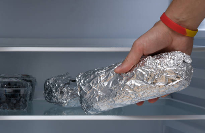 4 kiểu d&ugrave;ng giấy bạc dễ biến m&oacute;n ngon th&agrave;nh "m&oacute;n độc", b&aacute;c sĩ kh&ocirc;ng bao giờ l&agrave;m nhưng nhiều người tưởng tốt - Ảnh 3.