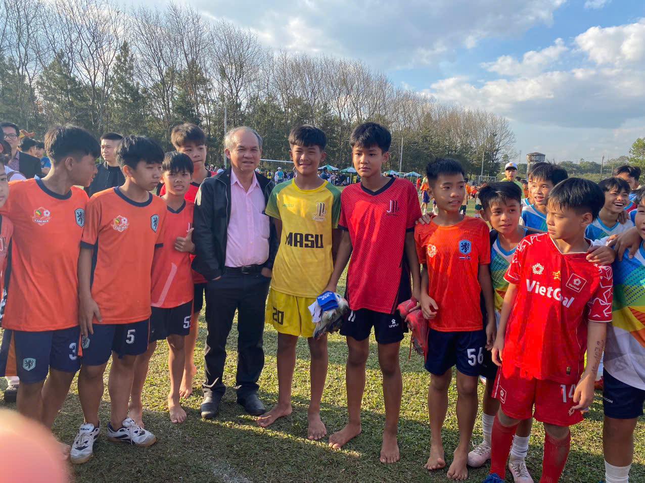 D&agrave;n "chiến binh phố N&uacute;i" lập c&ocirc;ng, bầu Đức thưởng ngay tiền tỷ cho U23 Việt Nam - Ảnh 1.