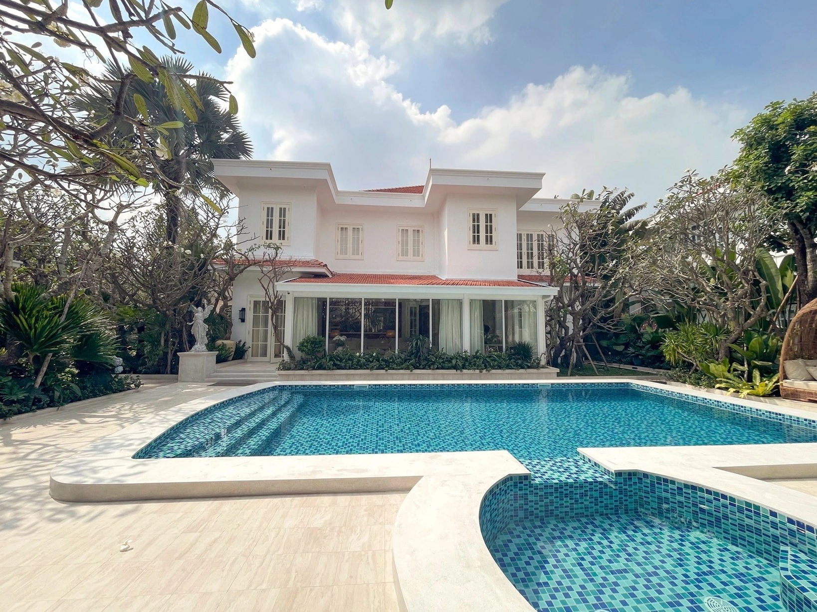 Nam nghệ sĩ có 10 con, mua biệt thự 2.000 m2 khu nhà giàu nhất TPHCM để con có chỗ ở thoải mái - Ảnh 3.