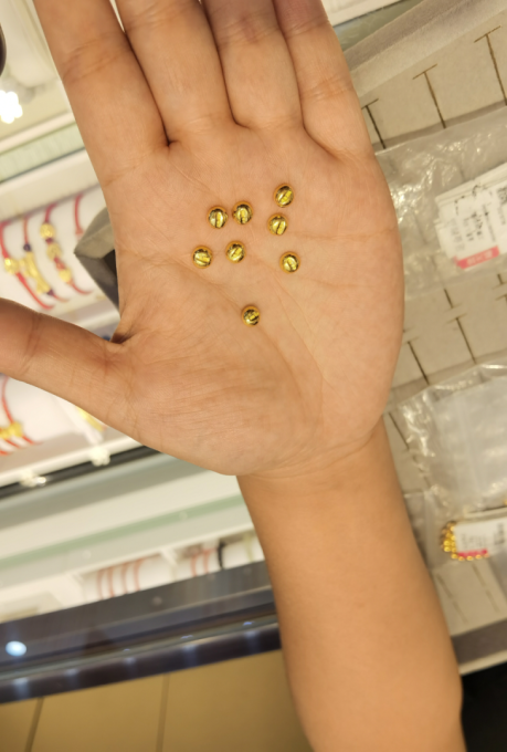 Giờ ai còn khoe đồ hiệu nữa, khoe vàng mới chất- Ảnh 4.