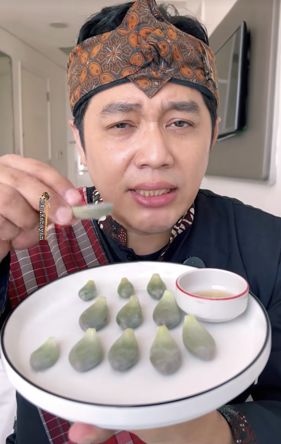 Cảnh báo trào lưu ăn sống sen đá chấm muối ớt, cẩn thận rước họa vào thân- Ảnh 5.