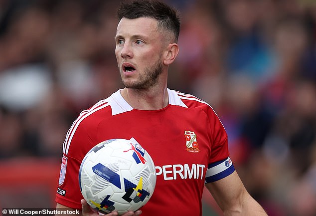 Cầu thủ bóng đá bị cấm thi đấu vì cố tình xâm phạm nghiêm trọng "bộ phận nhạy cảm" của đối thủ trên sân - Ảnh 1.