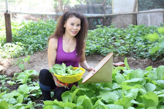 Hình ảnh mới nhất của mẹ "nữ hoàng giải trí Việt" ở tuổi 69 gây chú ý- Ảnh 1.