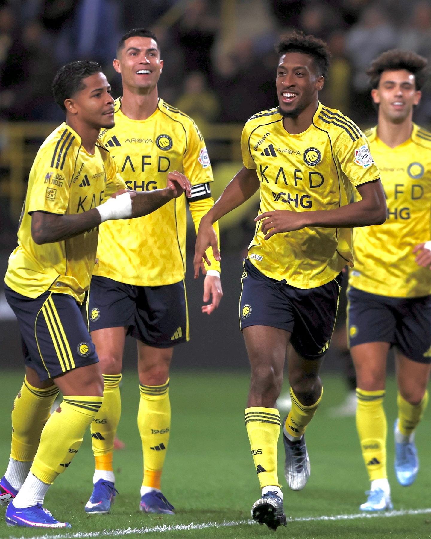 Một h&agrave;nh động g&acirc;y phẫn nộ của Ronaldo- Ảnh 2.