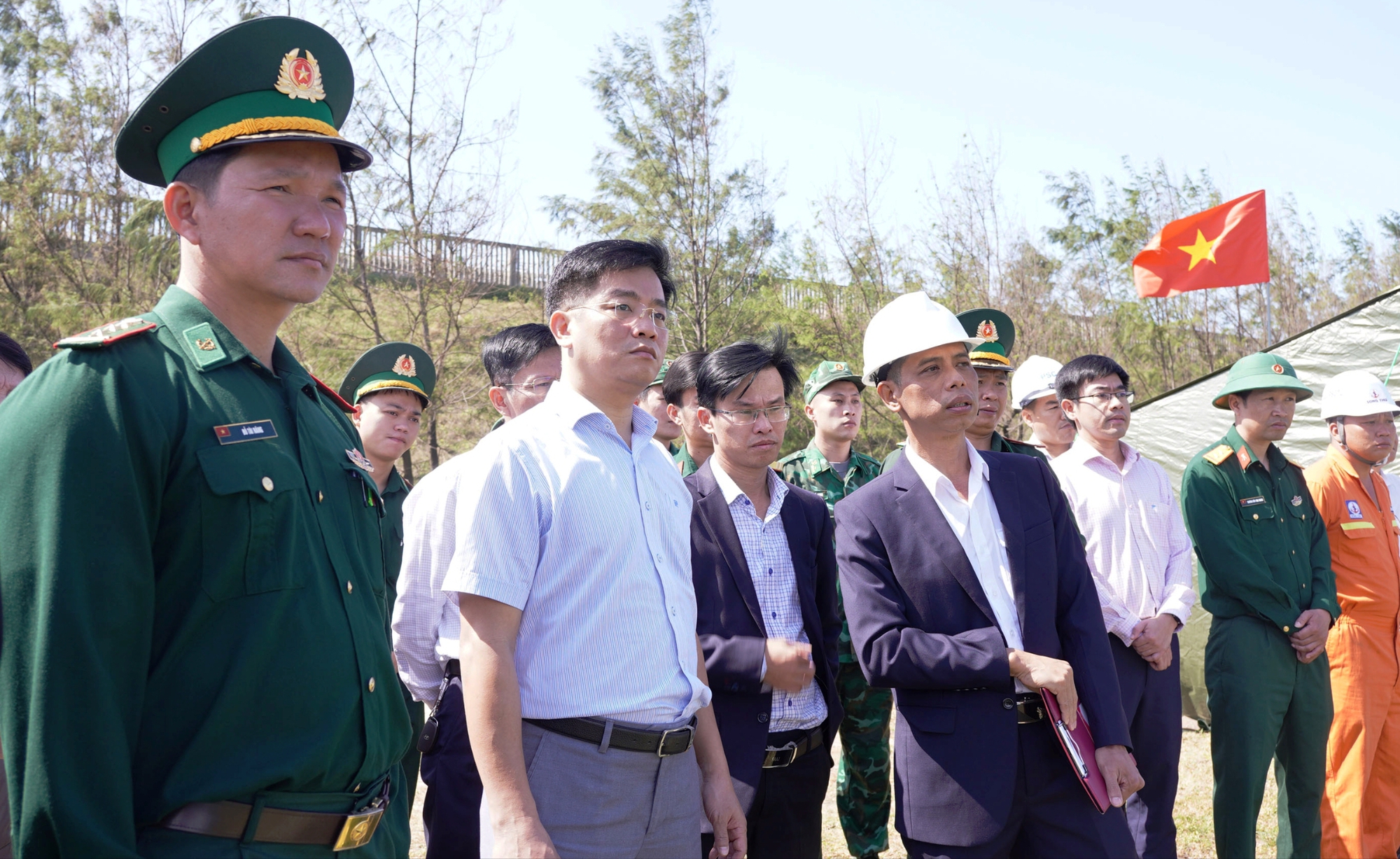 Tàu sắt Trung Quốc mắc cạn ở Quảng Ngãi và những diễn biến mới nhất - Ảnh 2.