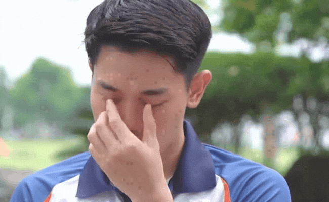 Đình Bắc nghẹn ngào lau nước mắt vì có lỗi với bố mẹ- Ảnh 1.