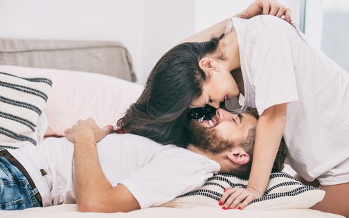 L&agrave;m "chuyện ấy" buổi s&aacute;ng hay buổi tối tốt hơn? C&acirc;u trả lời bất ngờ từ chuy&ecirc;n gia - Ảnh 2.