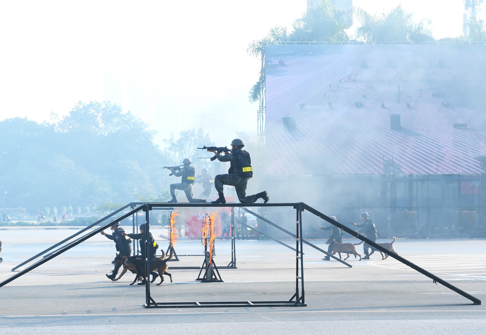 Đặc công Biệt động chống khủng bố, tổ chống UAV và nhiều lực lượng sẵn sàng vào vị trí bảo vệ Đại hội XIV - Ảnh 15.