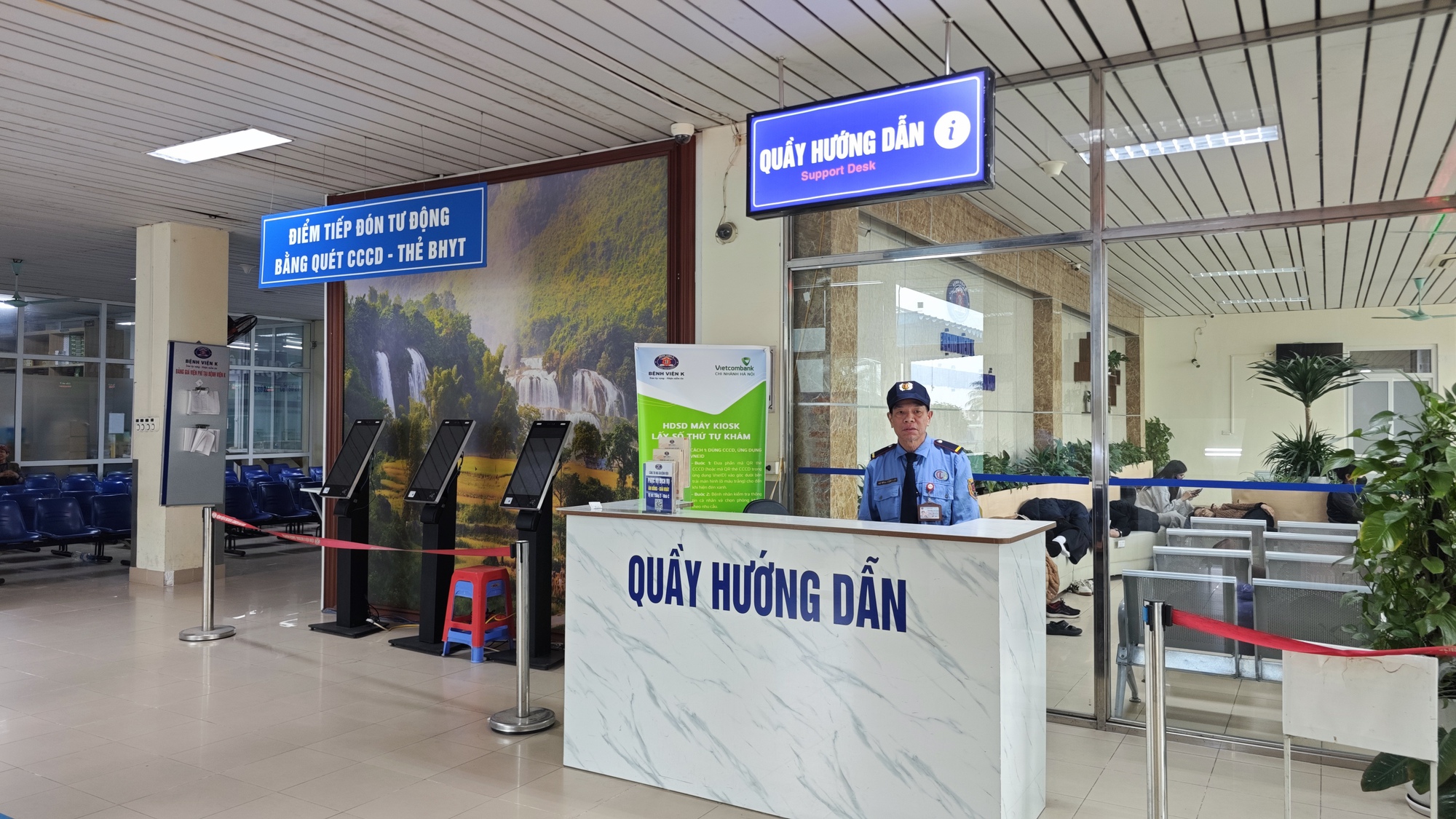 Gặp bác bảo vệ nổi đình đám sau clip hướng dẫn khám bệnh: 8 năm âm thầm của "người quản gia" đặc biệt nơi Bệnh viện K- Ảnh 3.