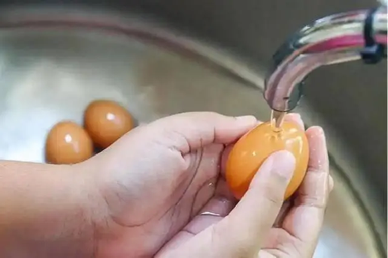 Người phụ nữ 65 tuổi tử vong sau khi ăn 1 quả trứng, nguyên nhân gây bất ngờ- Ảnh 1.