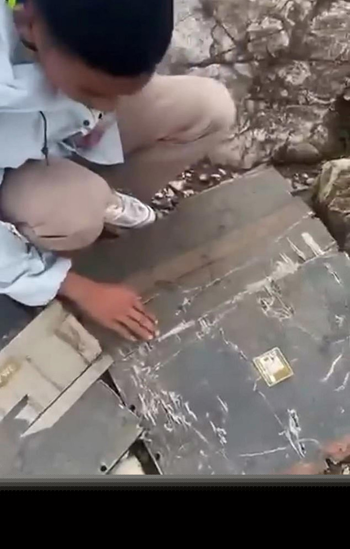 Indonesia nỗ lực t&igrave;m kiếm 11 người tr&ecirc;n m&aacute;y bay mất t&iacute;ch  - Ảnh 2.