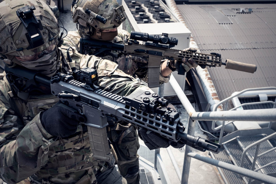 Qu&acirc;n đội &Yacute; bắt đầu trang bị s&uacute;ng trường tấn c&ocirc;ng Beretta NARP hiện đại - Ảnh 1.