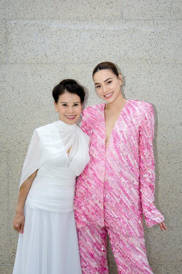 Hình ảnh mới nhất của mẹ "nữ hoàng giải trí Việt" ở tuổi 69 gây chú ý- Ảnh 3.