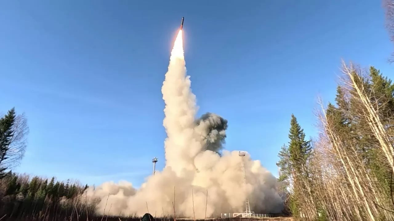 Tổng thống Ph&aacute;p k&ecirc;u gọi ch&acirc;u &Acirc;u ph&aacute;t triển vũ kh&iacute; tương tự Oreshnik của Nga - Ảnh 1.