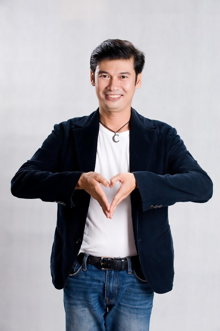 Nam diễn viên yêu thầm Việt Hương, cưới vợ kém 26 tuổi, 52 tuổi có con: Bỏ phố về quê, làm 1 nghề mưu sinh - Ảnh 1.