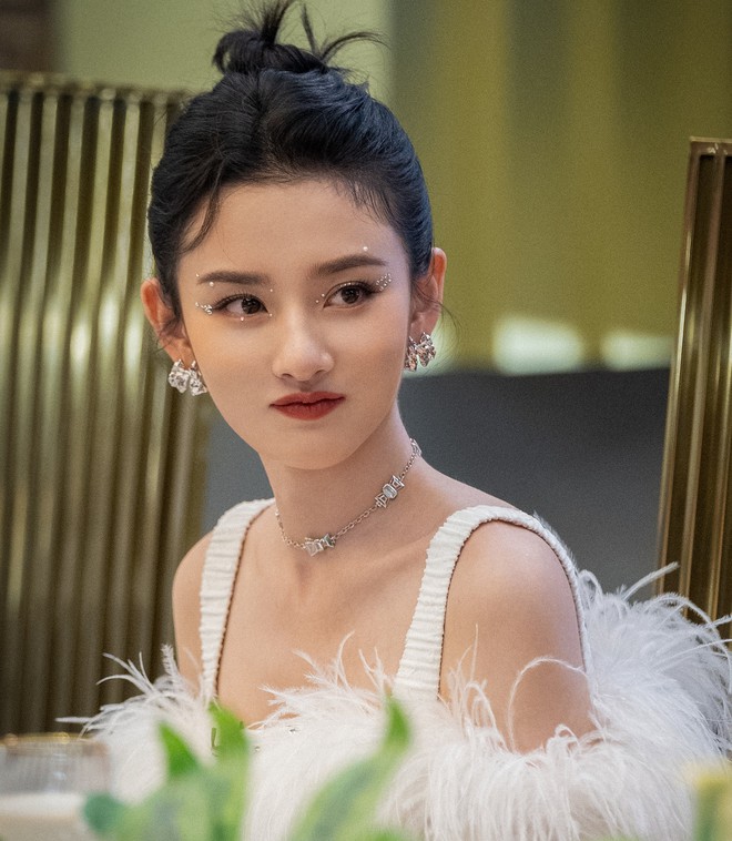 Hoảng hồn “em gái quốc dân” gầy trơ xương đến đáng sợ, phí cả gương mặt trời ban- Ảnh 2.