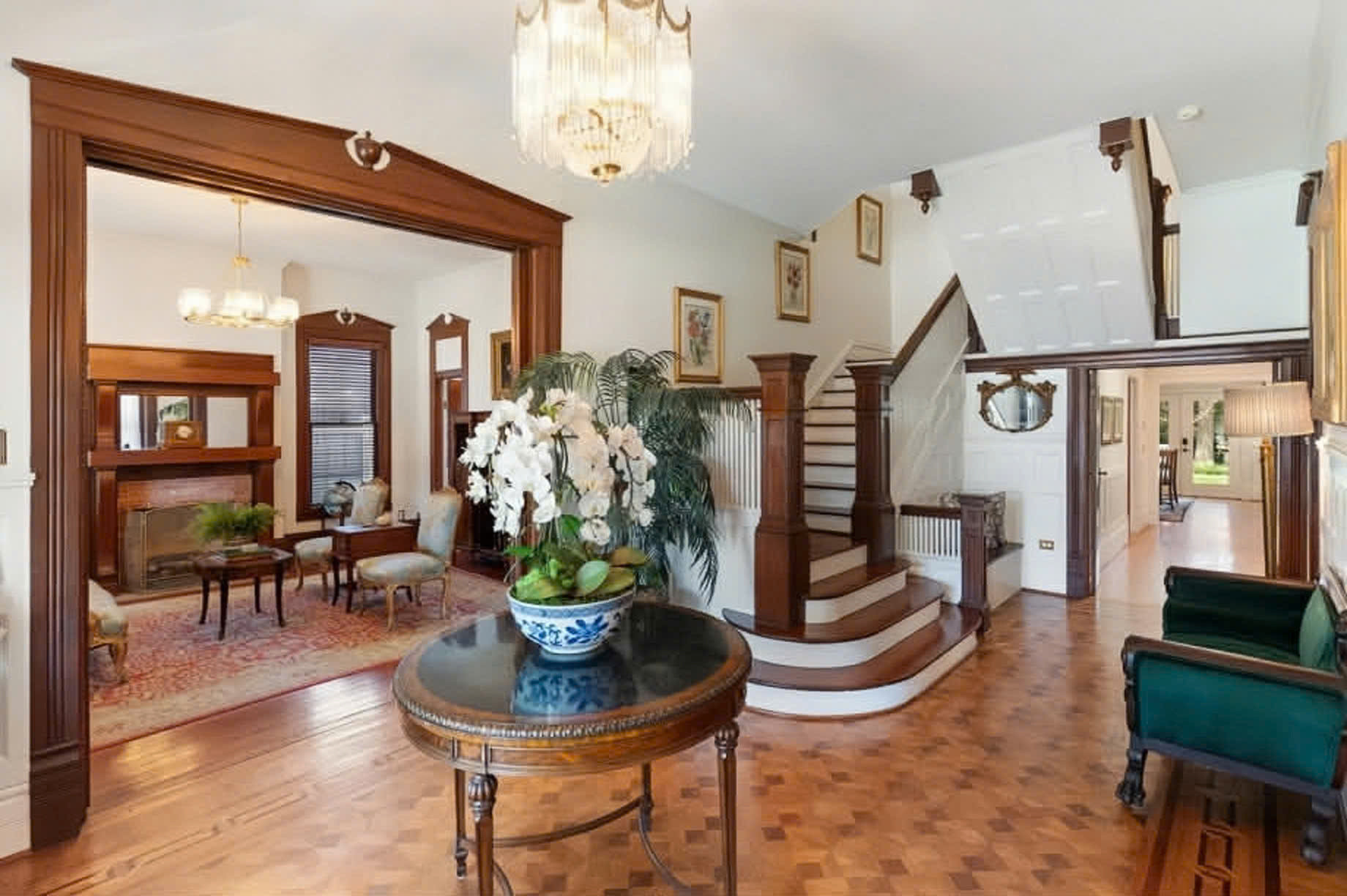 B&ecirc;n trong biệt thự rộng gần 8.000 m2 của hoa hậu gi&agrave;u nhất Việt Nam c&oacute; g&igrave;? - Ảnh 7.