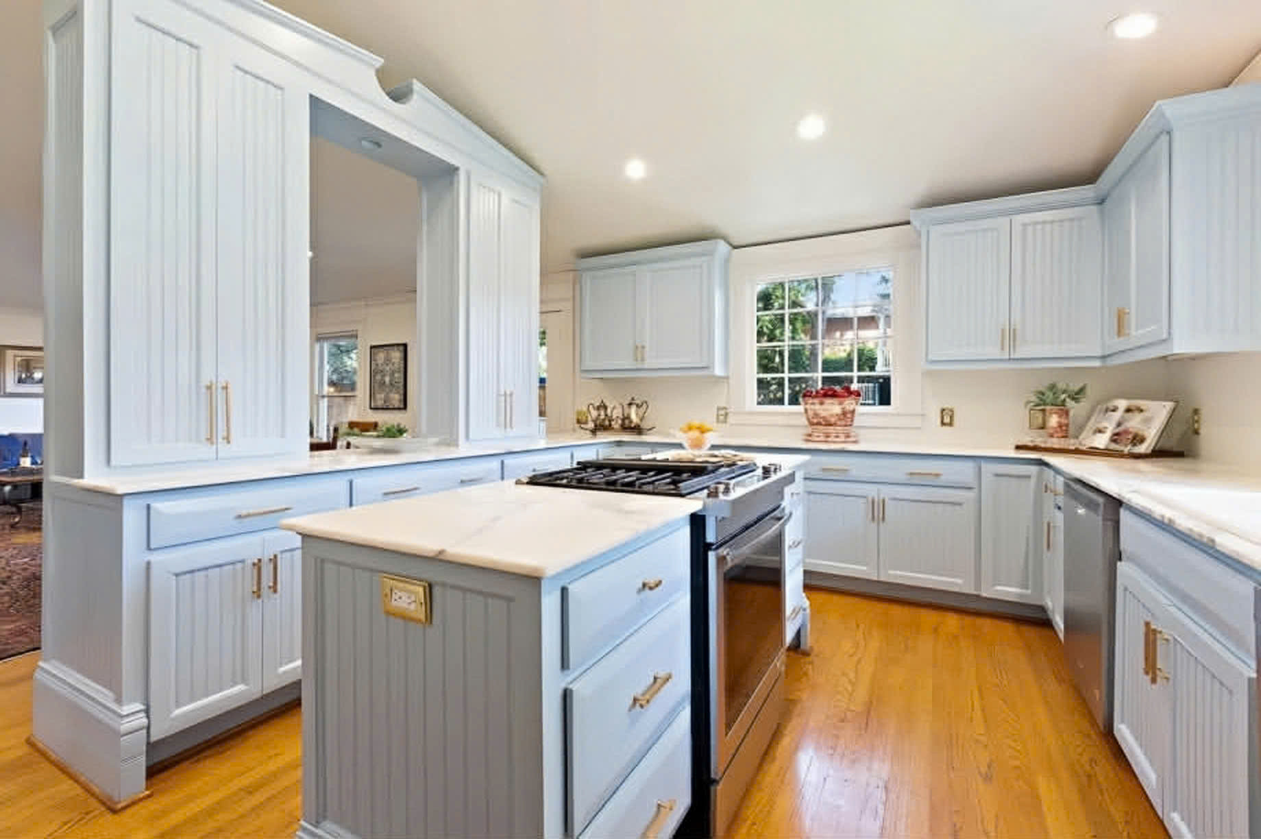 B&ecirc;n trong biệt thự rộng gần 8.000 m2 của hoa hậu gi&agrave;u nhất Việt Nam c&oacute; g&igrave;? - Ảnh 11.